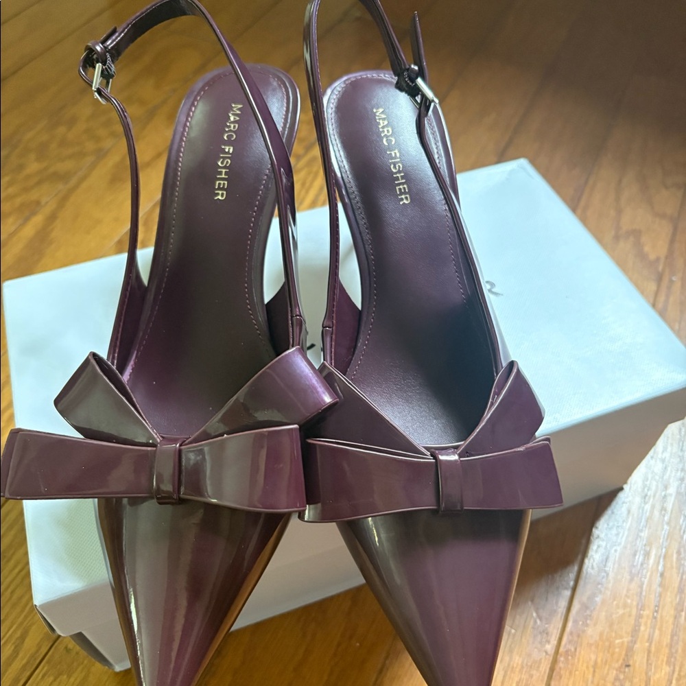 Women Marc Fisher kitty hell shoes